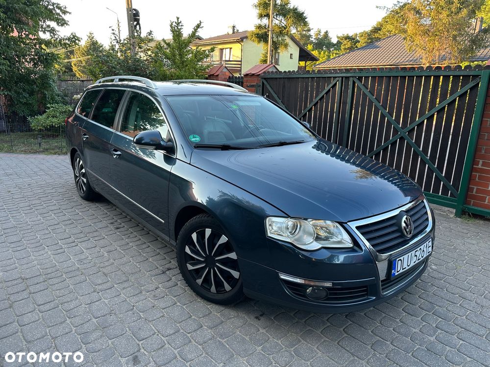 Volkswagen Passat - 1