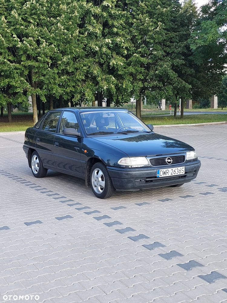 Opel Astra 1.4 Mid - 1