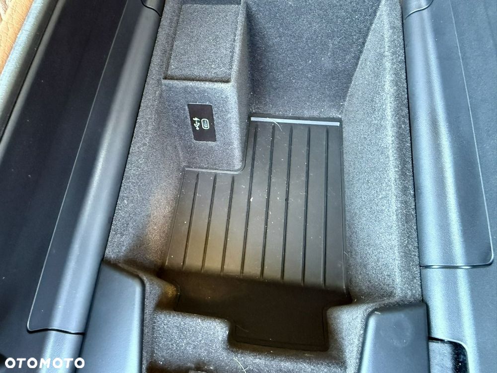 BMW Seria 5 518d Sport Line - 40