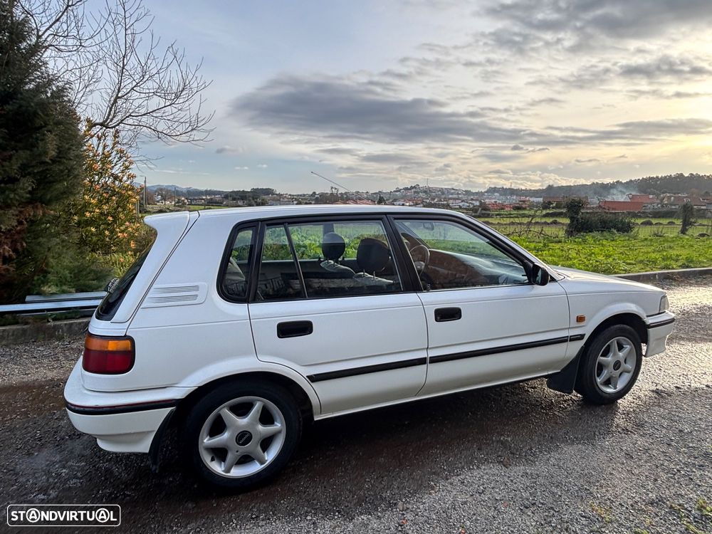 Toyota Corolla Hatchback 1.3 Velvet - 4