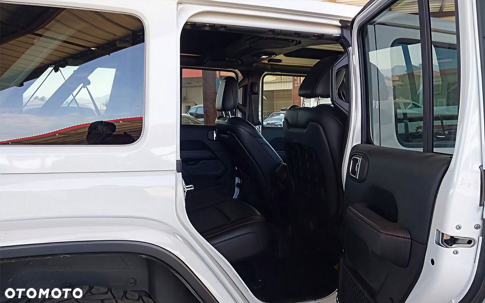 Jeep Wrangler - 10