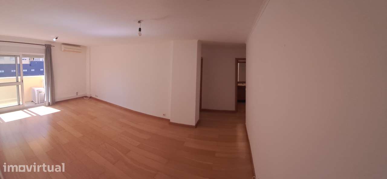 T2 Moderno c/ Varanda, Garagem, perto Metro. - Grande imagem: 4/22