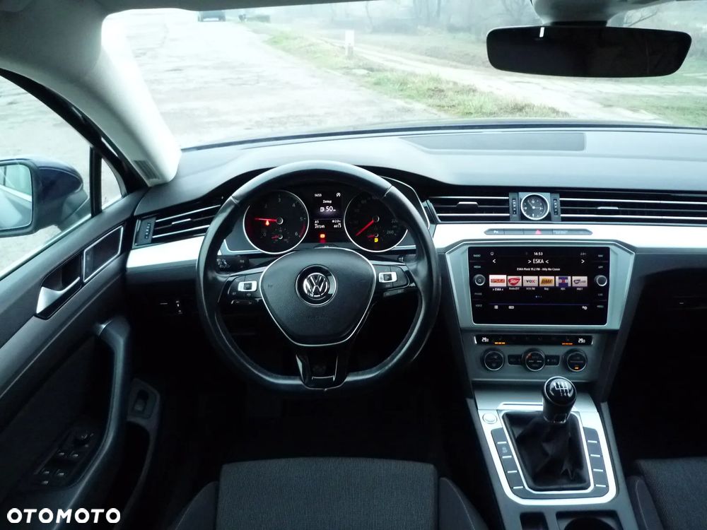 Volkswagen Passat 2.0 TDI SCR Comfortline - 27