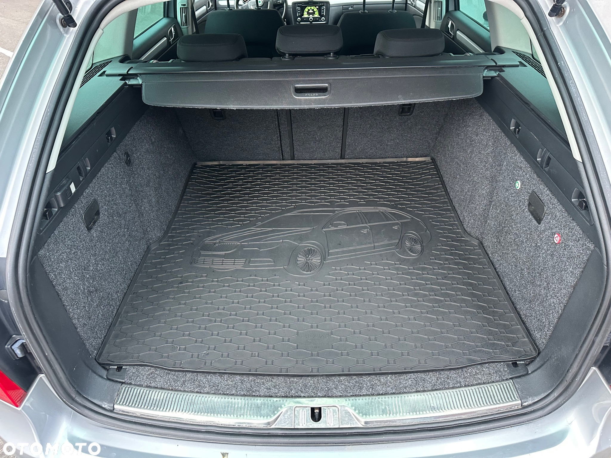 Skoda Superb Combi 2.0 TDI DSG Elegance - 24