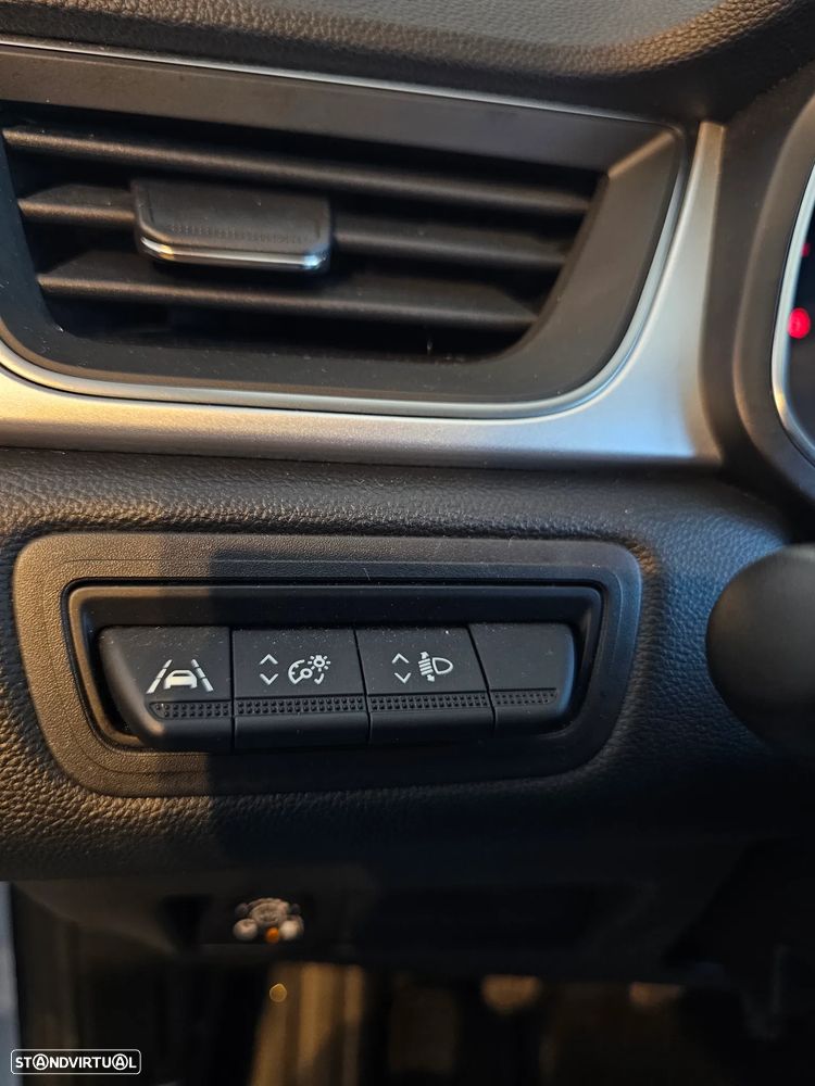 Renault Captur 1.0 TCe Techno Bi-Fuel - 26