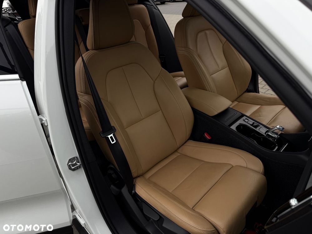 Volvo XC 40 D3 Momentum Pro - 33