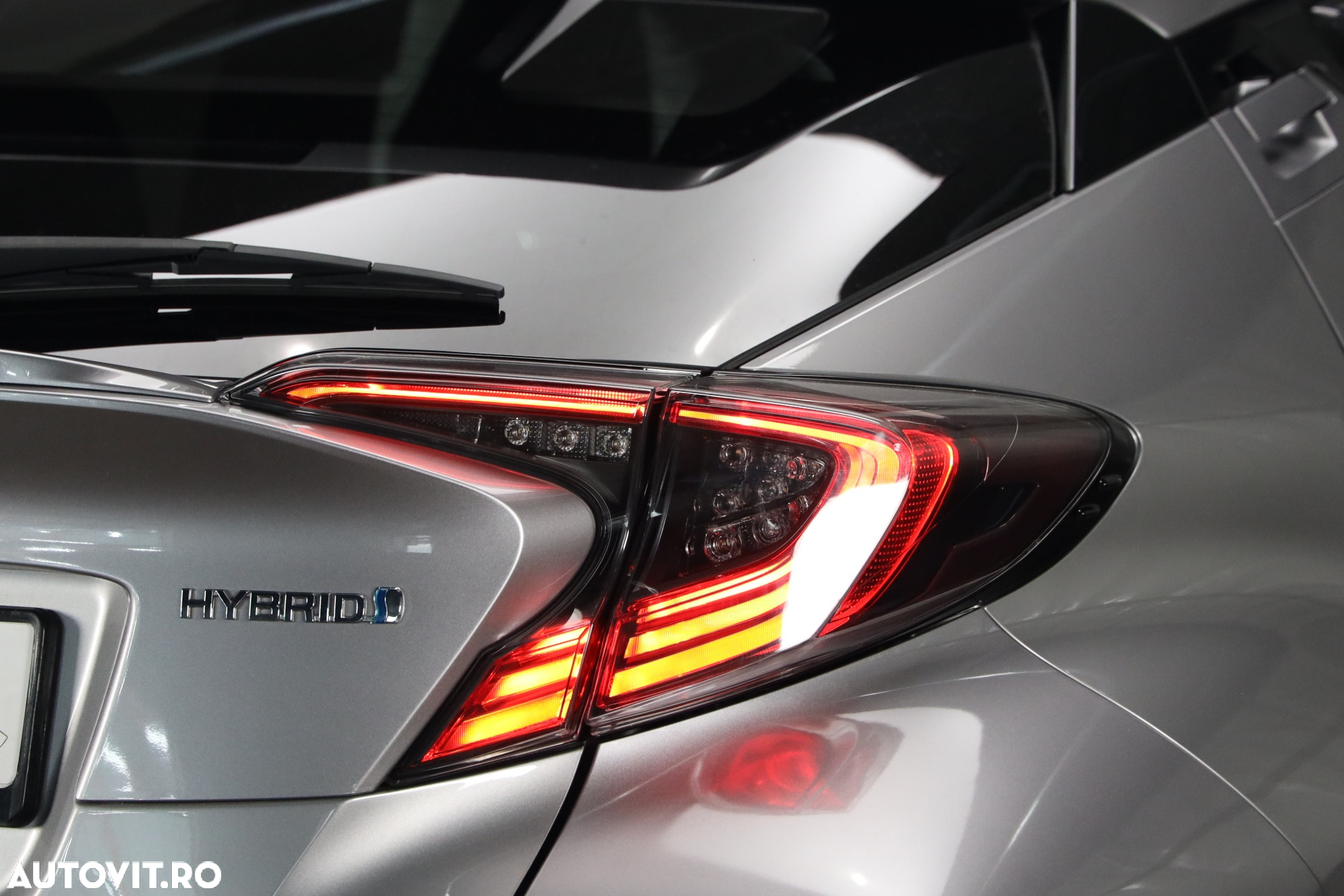 Toyota C-HR Hybrid Style - 34
