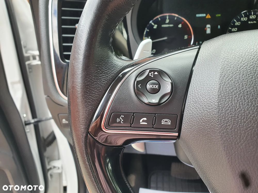 Mitsubishi Outlander 2.2 DI-D 4WD Automatik Edition 100+ - 18