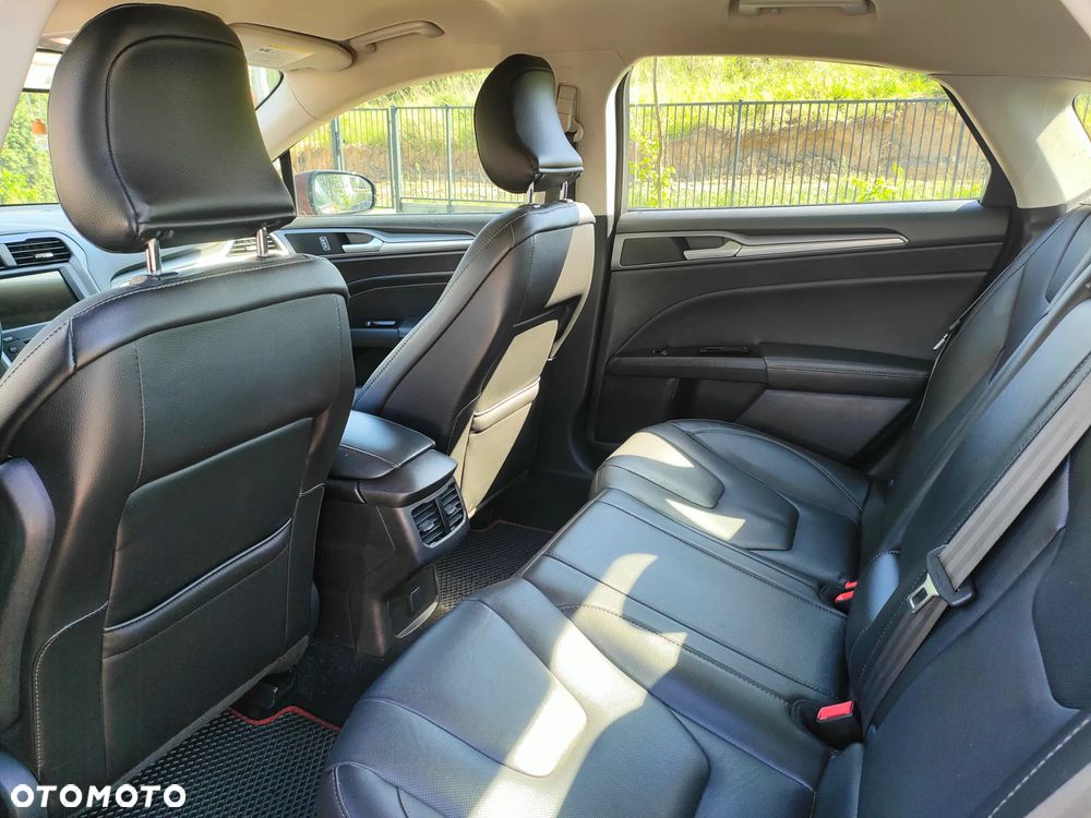 Ford Fusion - 12