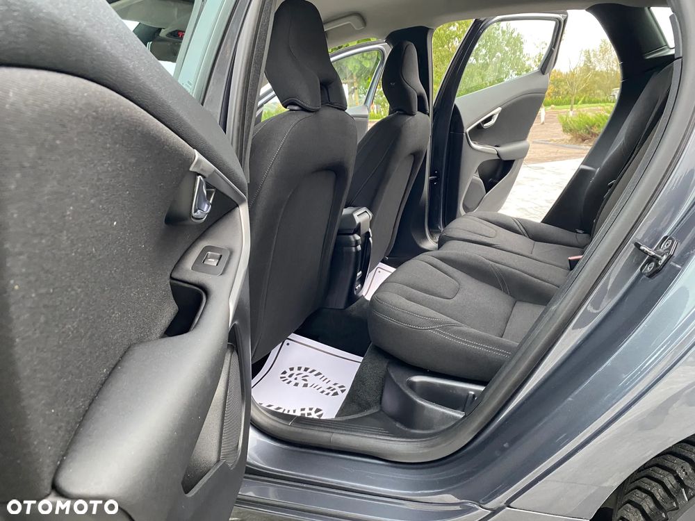 Volvo V40 T3 Momentum - 34