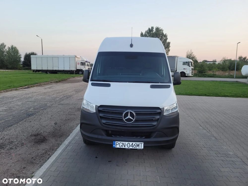 Mercedes-Benz Sprinter - 2