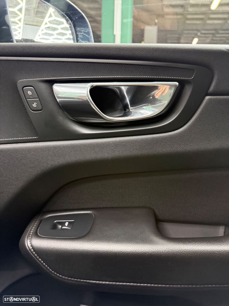 Volvo XC 60 2.0 T8 PHEV Momentum AWD - 19