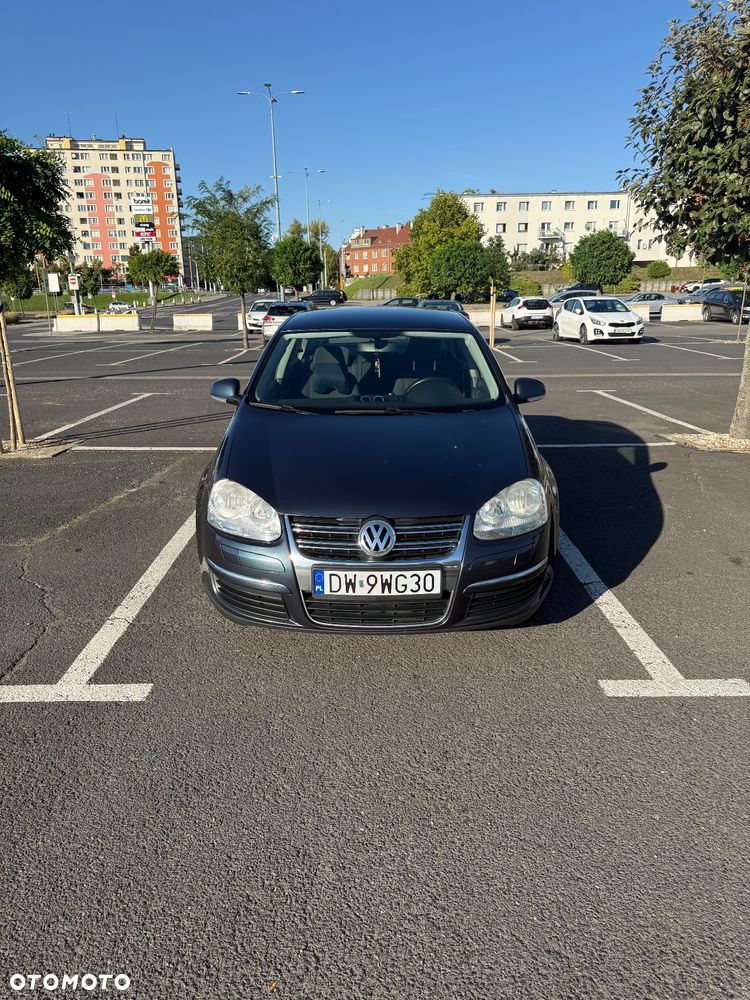 Volkswagen Jetta 1.9 TDI Comfortline DSG - 3