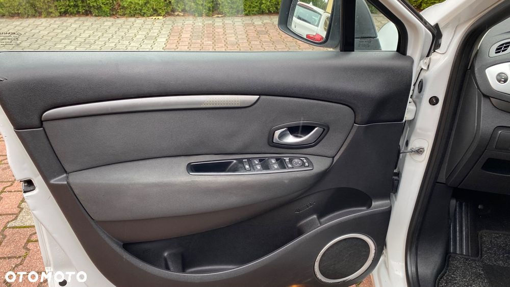 Renault Scenic 1.5 dCi Privilege EDC - 21