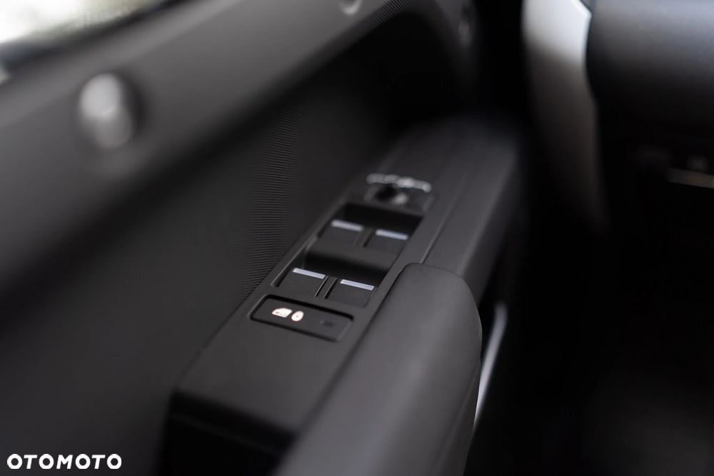 Land Rover Defender - 10