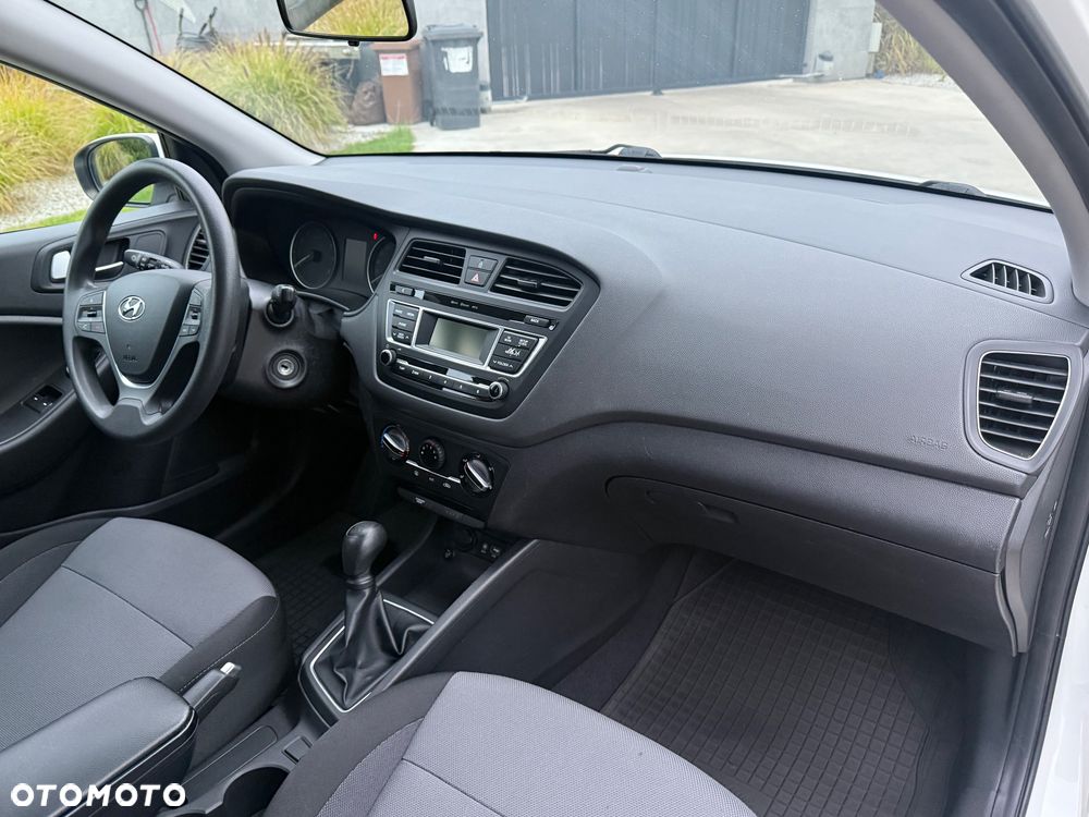 Hyundai i20 blue 1.2 Classic - 16
