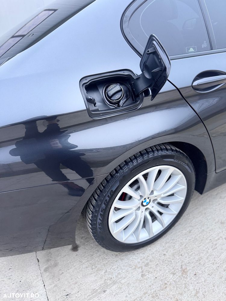 BMW Seria 5 525d xDrive Sport-Aut. Luxury Line - 15