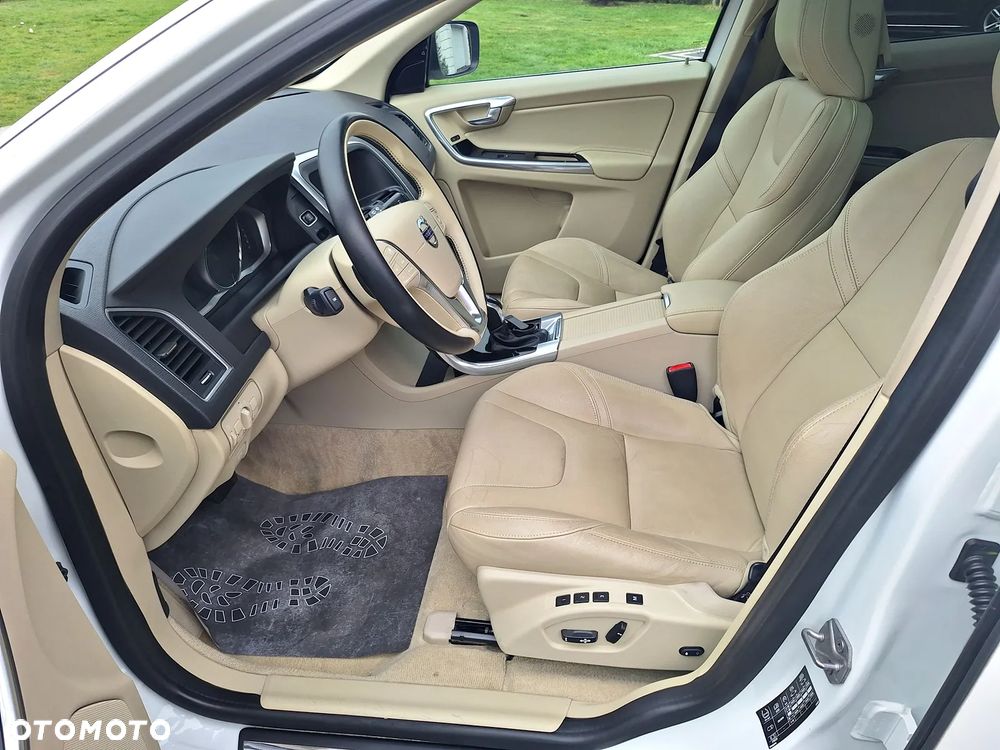 Volvo XC 60 D4 Geartronic Summum - 17