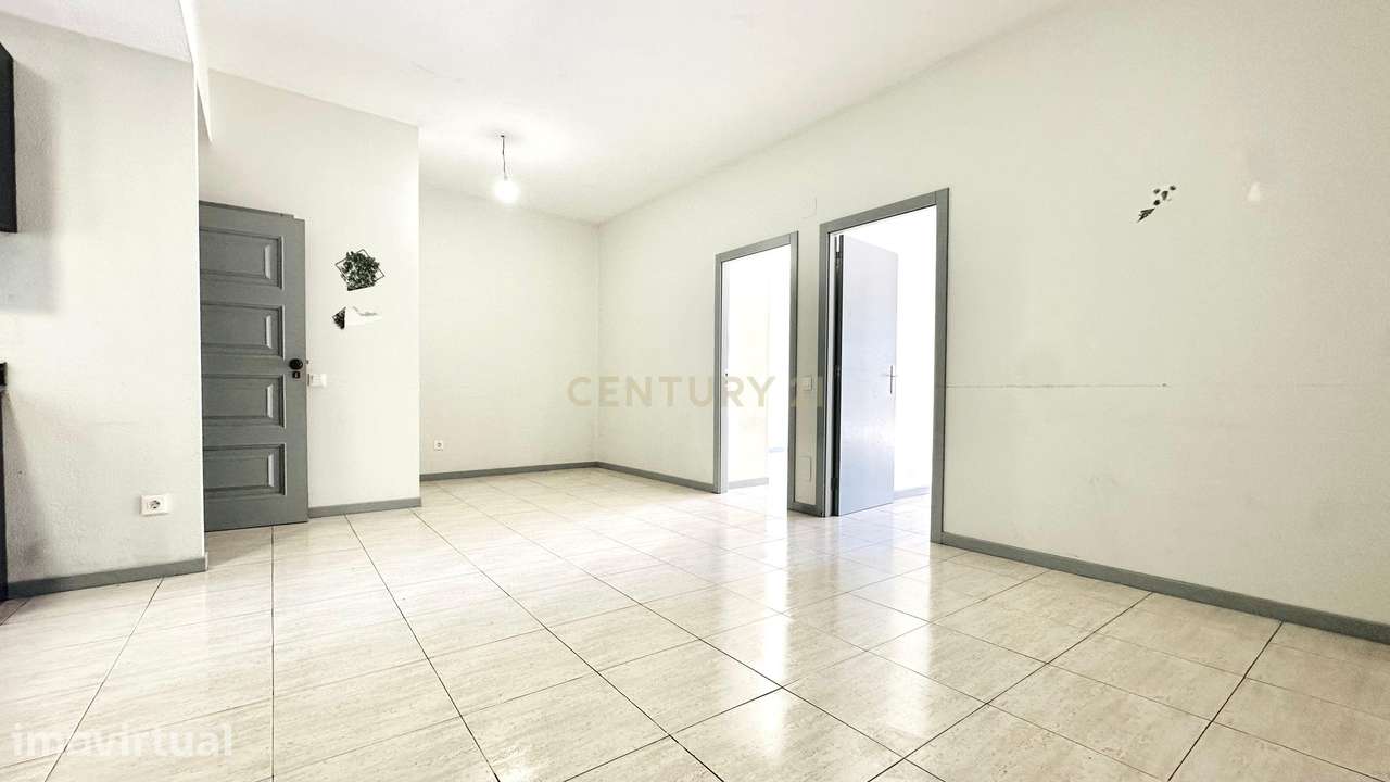Prédio Urbano no Centro do Funchal - Loja + 4 Apartamentos + 2 T0 - Grande imagem: 5/42