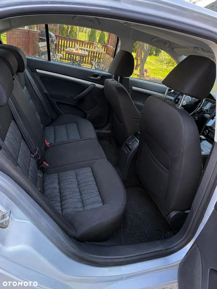 Skoda Octavia 1.6 TDI Ambiente DSG - 10