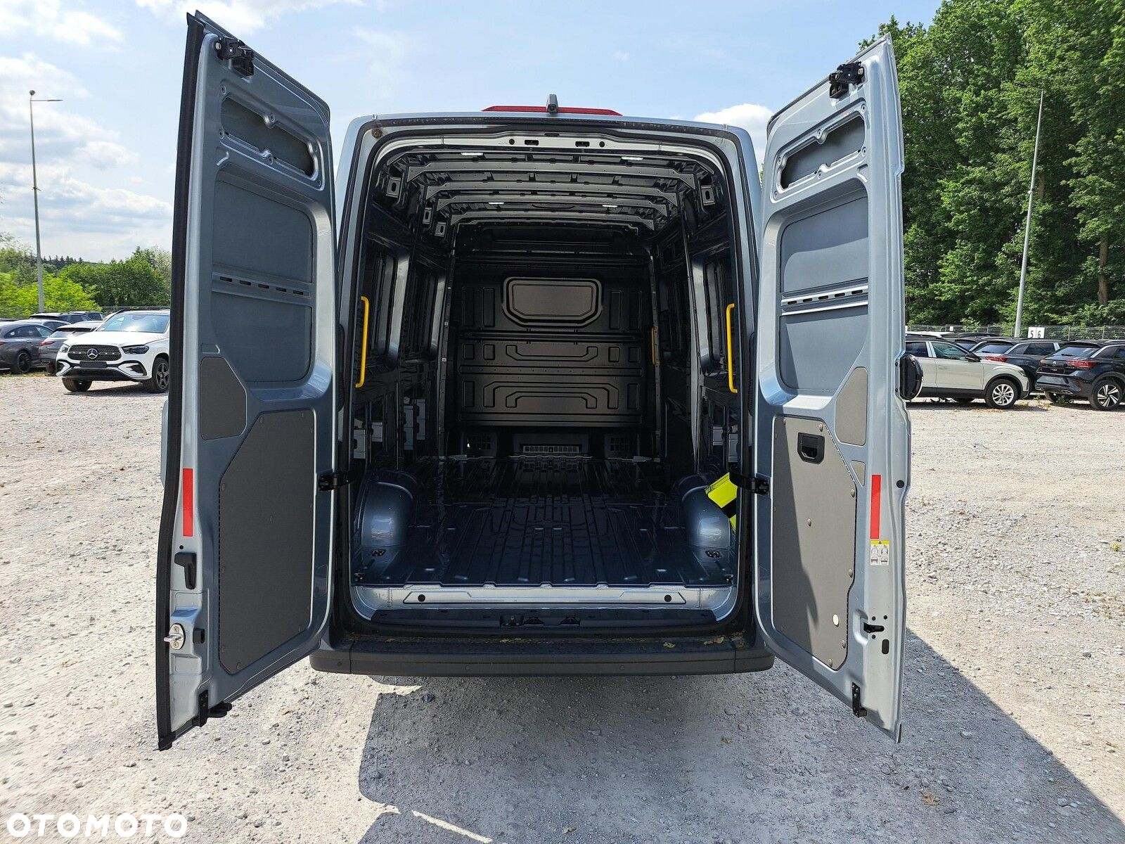 Volkswagen Crafter 35 Furgon z wysokim dachem silnik: 2,0 l EU6 SCR 177 KM / skrzynia biegów: 4MOTION automatyczna 8-biegowa rozstaw osi: 3640 mm - 17