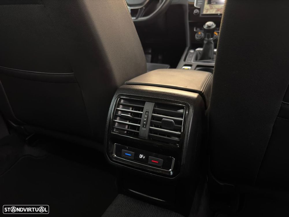 VW Passat Variant 2.0 TDi Highline - 13