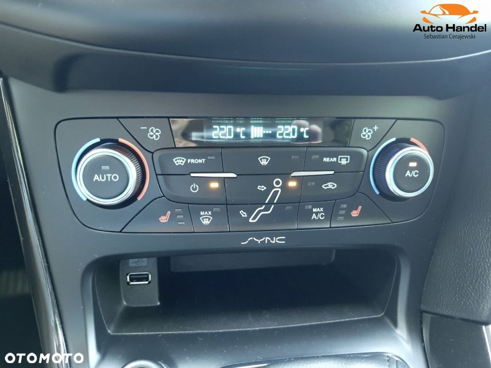 Ford Focus 1.0 EcoBoost STart-Stopp-System TITANIUM - 33