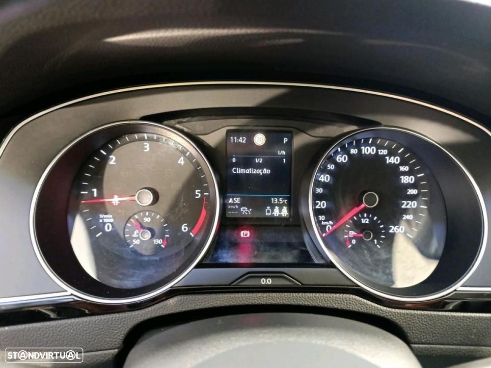 VW Passat Variant 2.0 TDi Business DSG - 6