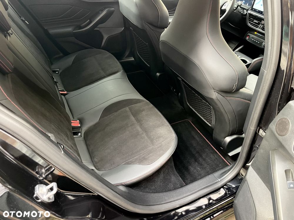 Ford Focus 2.3 EcoBoost ST X - 14