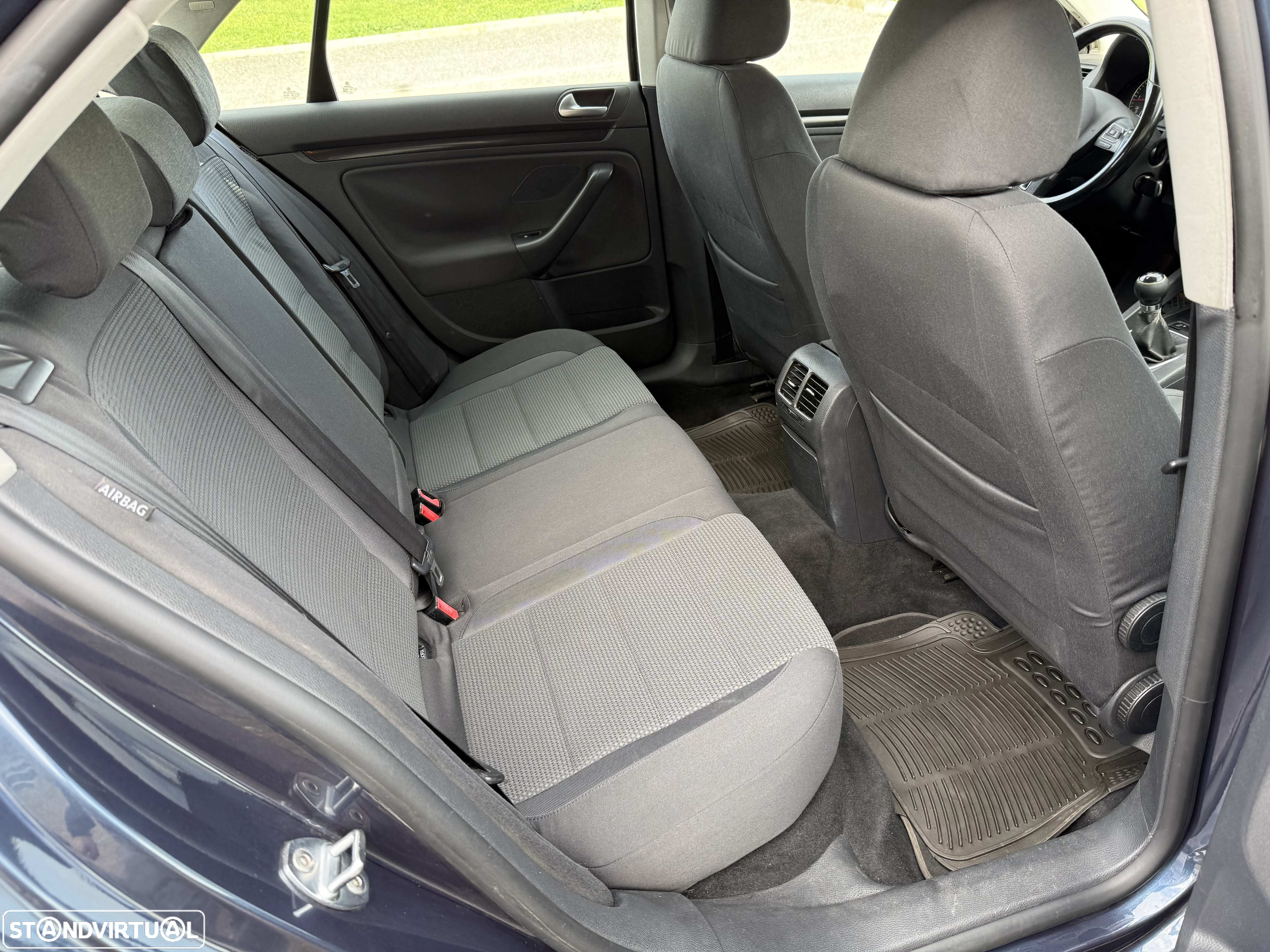 VW Jetta 1.6 TDi Confortline - 15