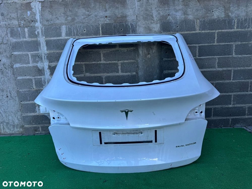 TESLA Y 20- KLAPA BAGAŻNIKA ORG EU
