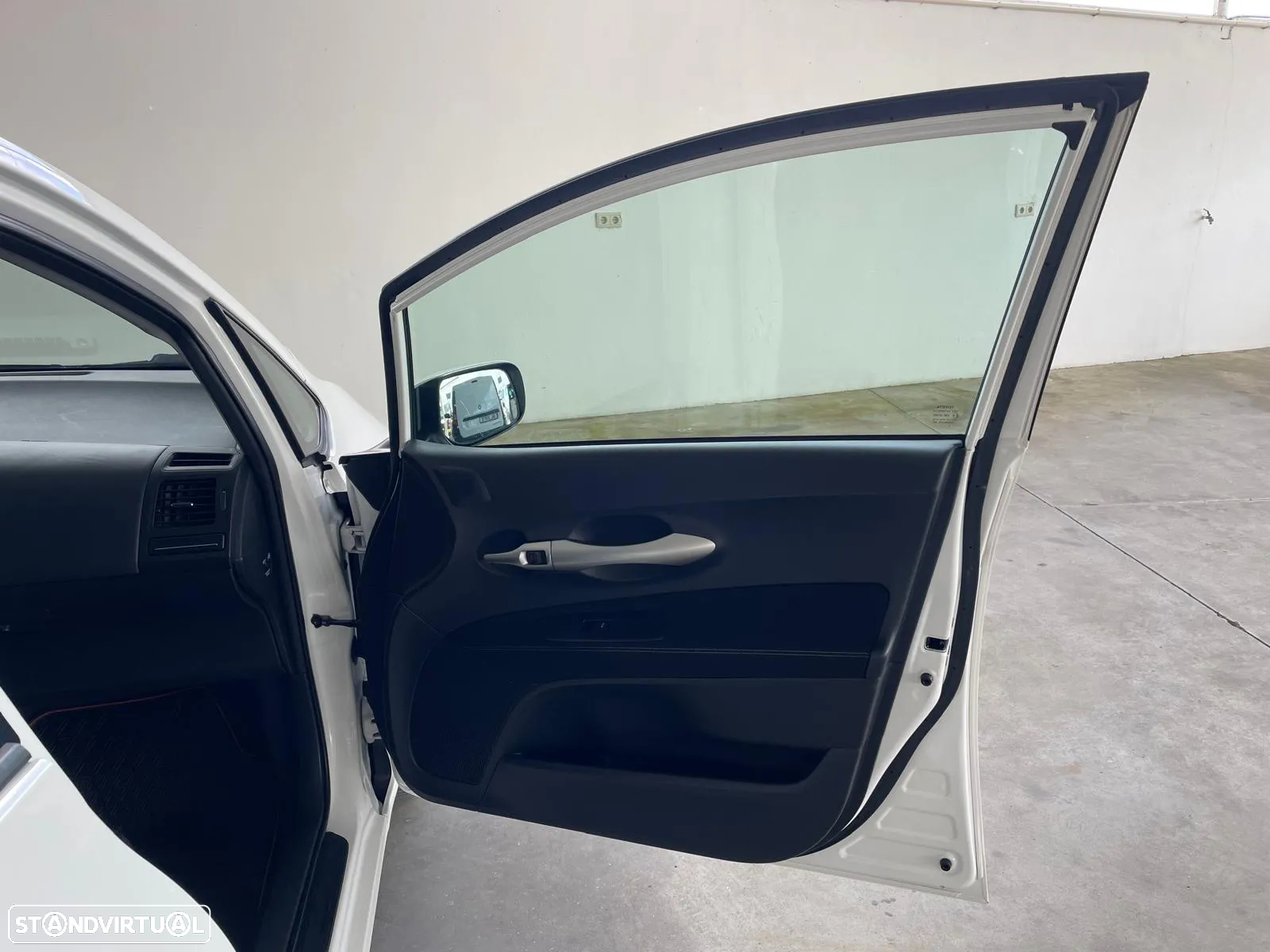 Toyota Auris 1.4 D-4D Exclusive - 29