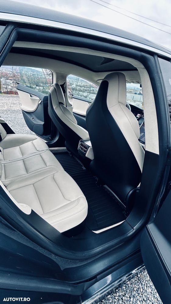 Tesla Model S - 23