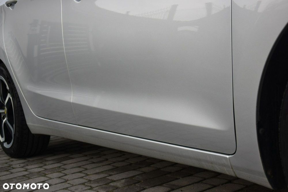 Hyundai i30 1.6 CRDi Fifa World Cup Edition - 16