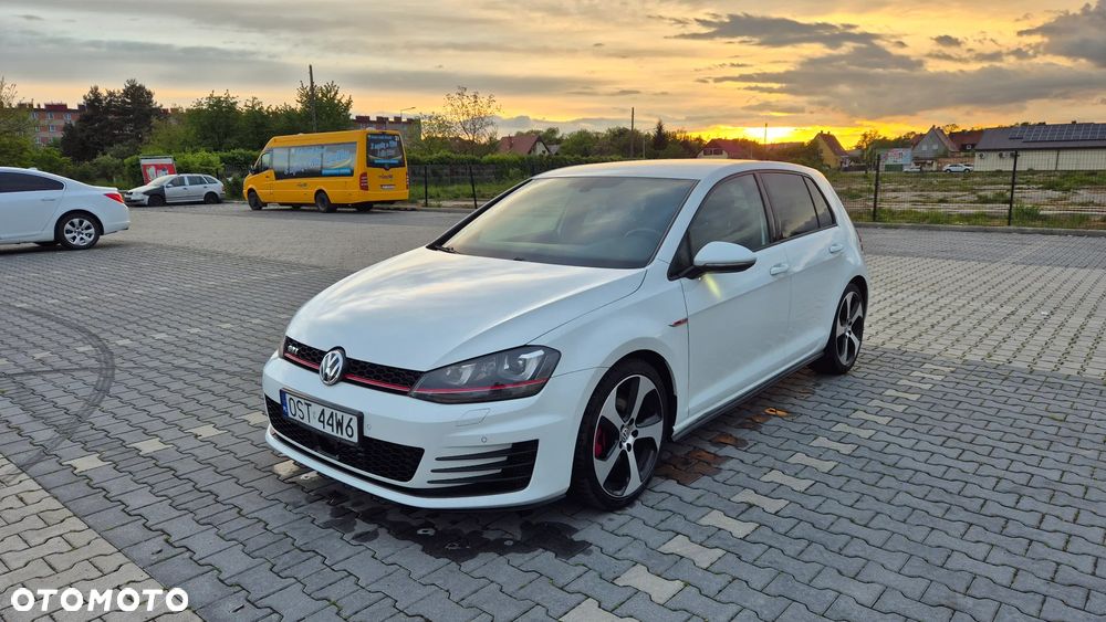 Volkswagen Golf - 5
