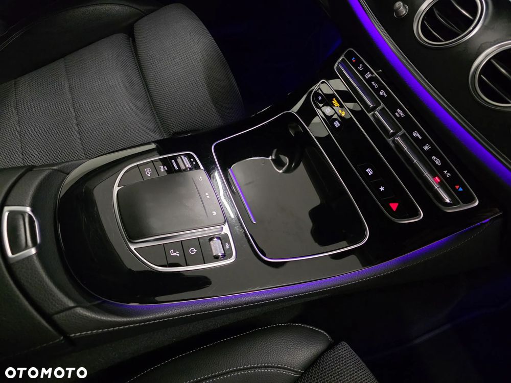 Mercedes-Benz Klasa E 300 de 4-Matic Exclusive - 22