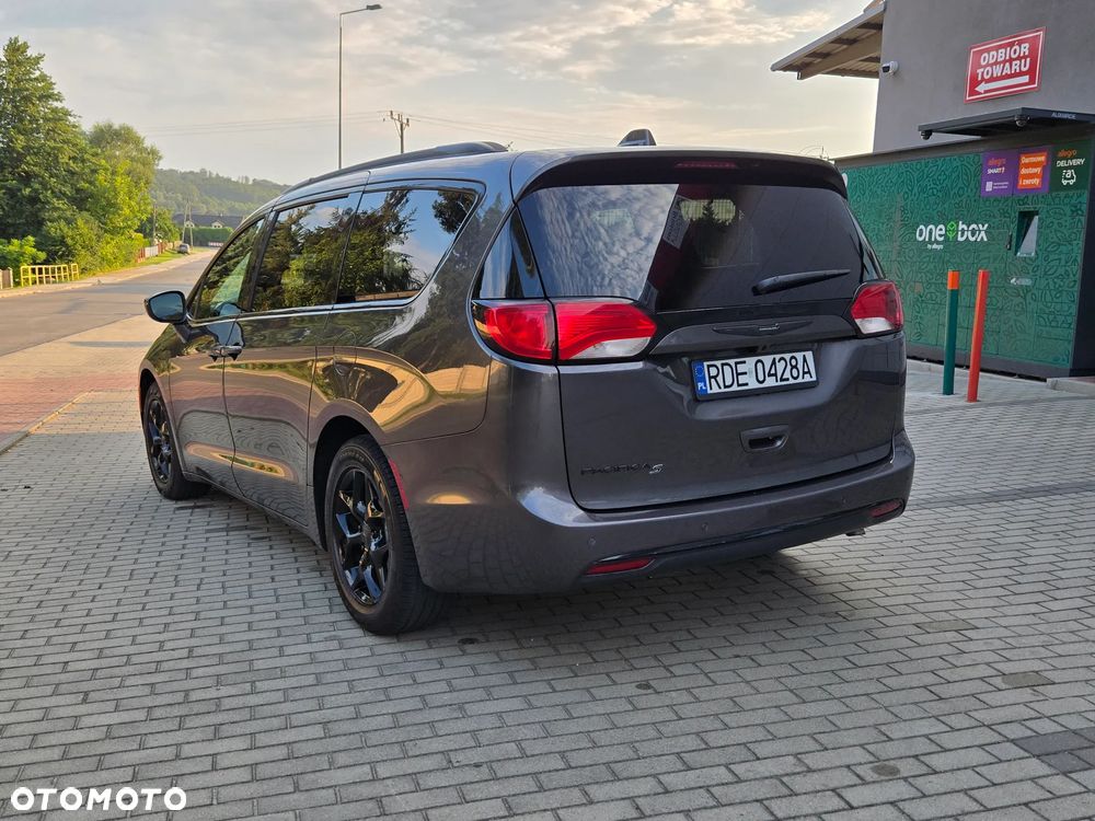 Chrysler Pacifica - 10