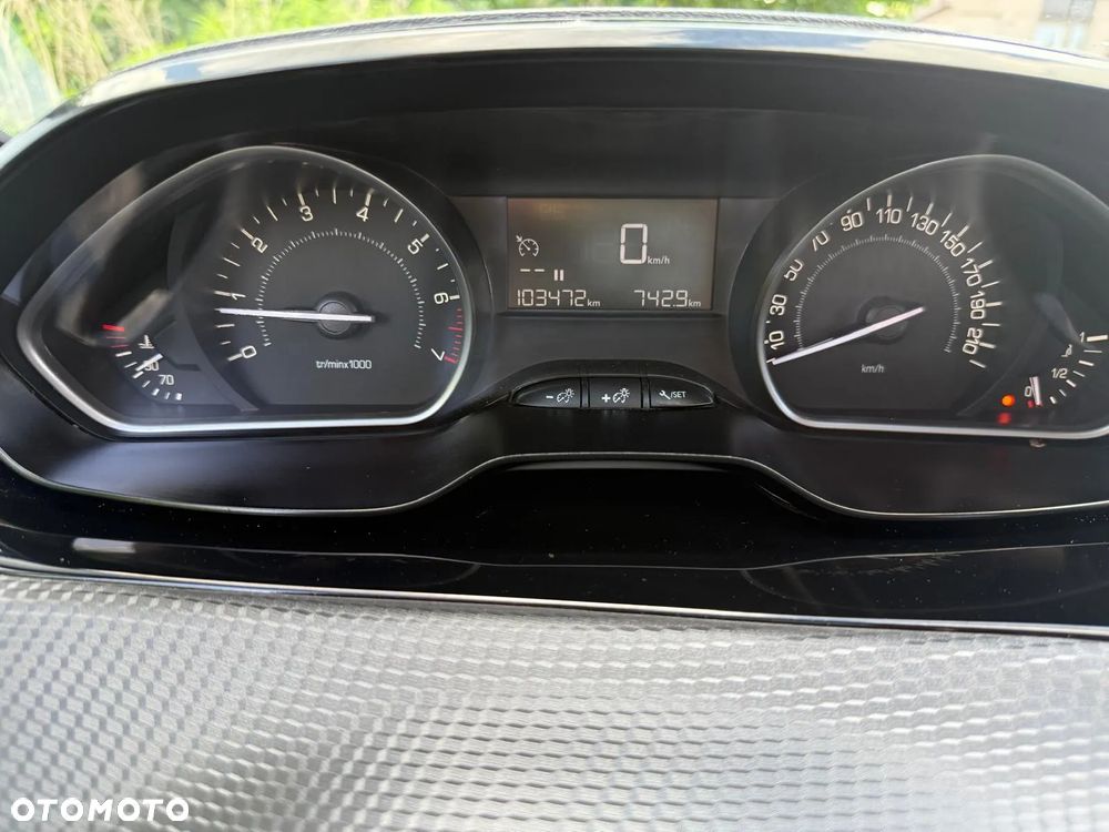 Peugeot 2008 1.2 Pure Tech Style - 26