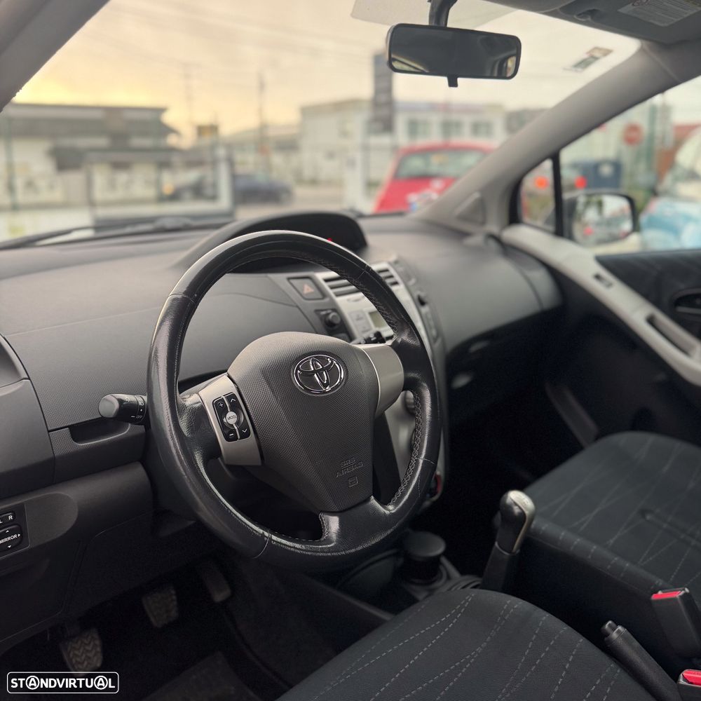 Toyota Yaris 1.0 VVT-i AC Manual - 7