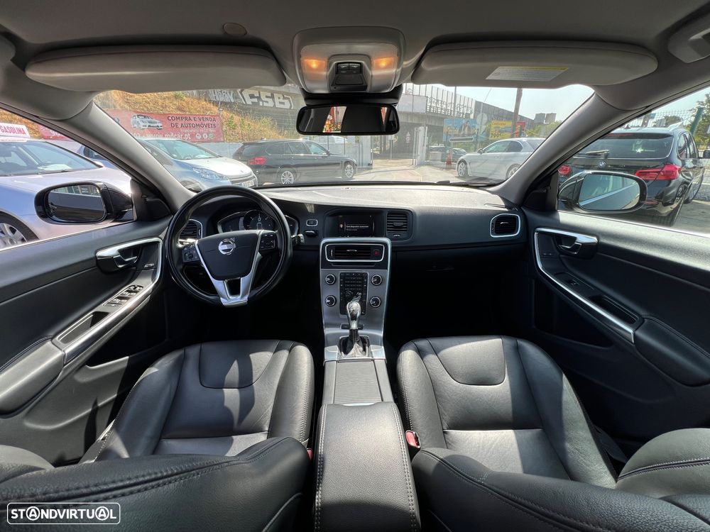 Volvo V60 D6 Plug-In-Hybrid AWD Geartronic Momentum - 15