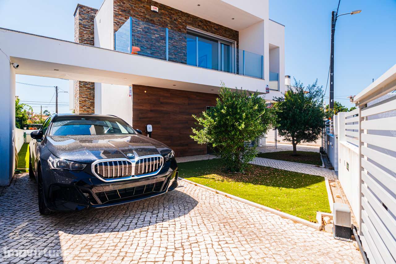 Moradia T4 | Lote com acesso por duas ruas distintas |Piscina, Garagem - Grande imagem: 4/35