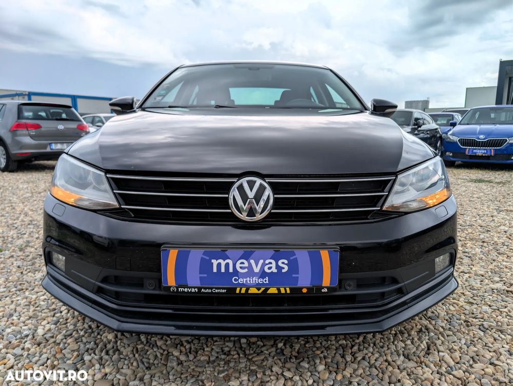 Volkswagen Jetta 2.0 TDI DSG Comfortline - 3