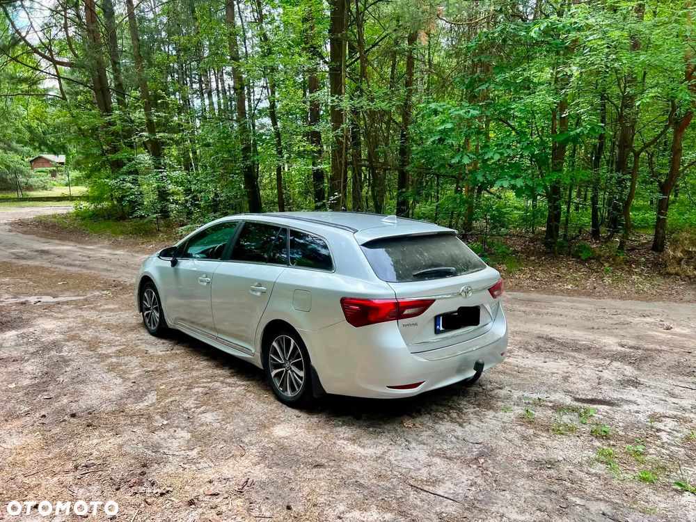 Toyota Avensis 2.0 D-4D Premium - 23