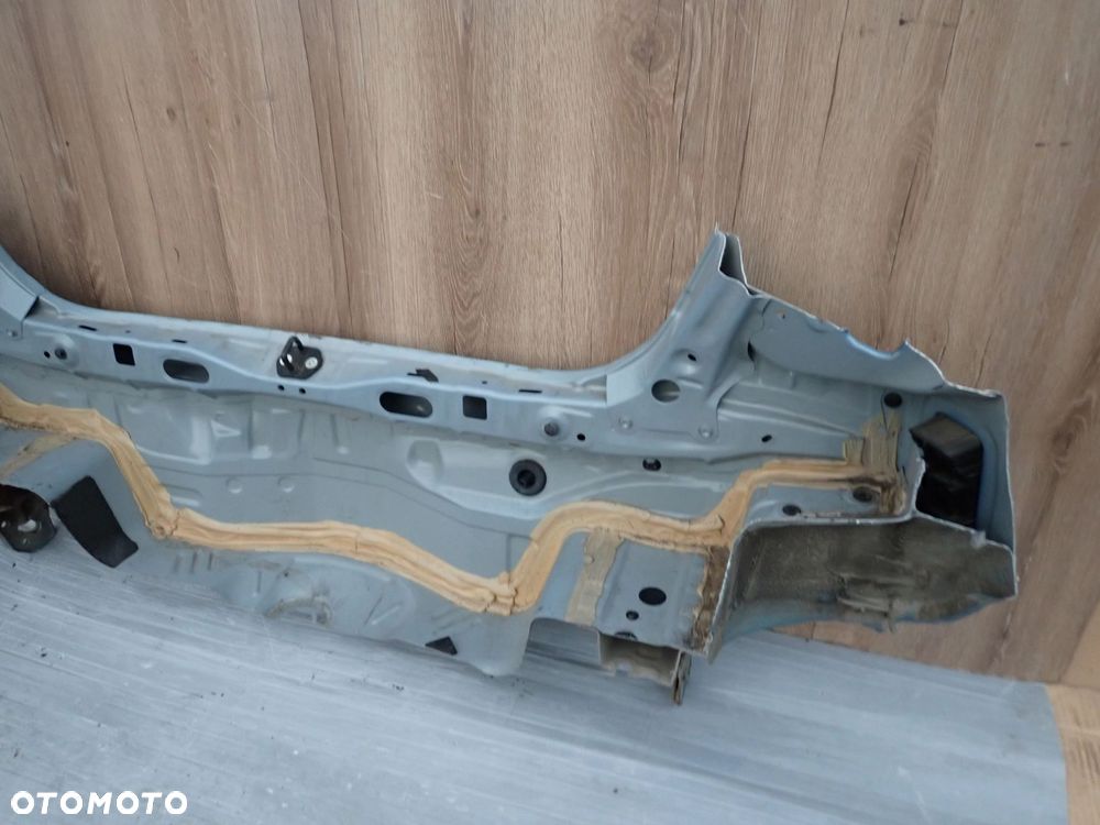 TOYOTA YARIS II 06-11 PAS TYLNY 8T1 - 6