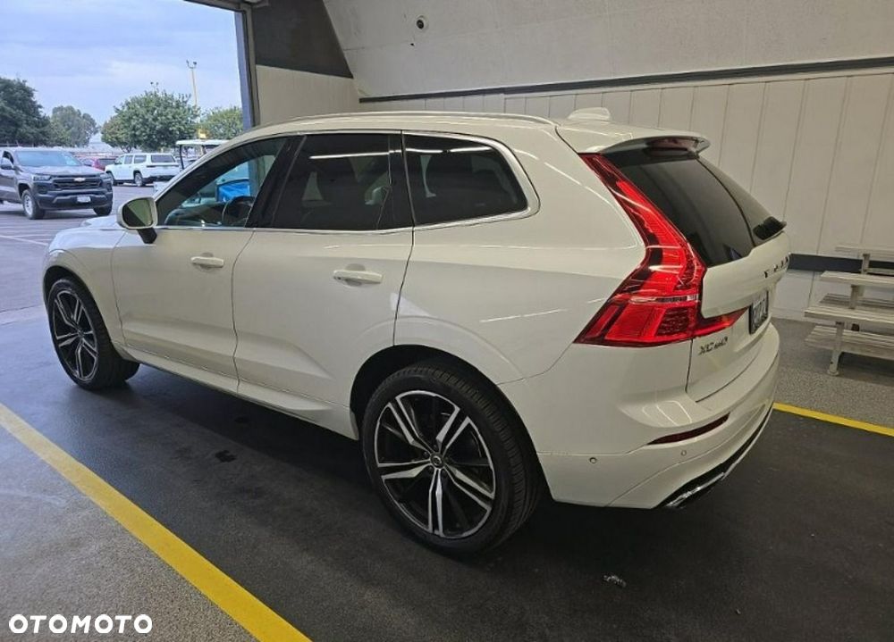 Volvo XC 60 T5 AWD R-Design - 6
