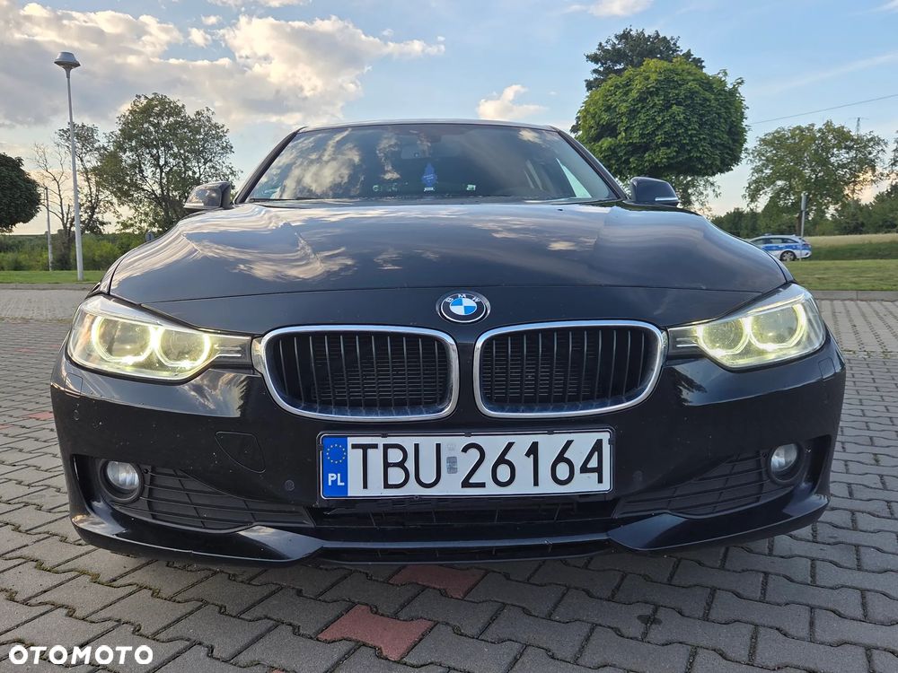 BMW Seria 3 318d Touring - 8
