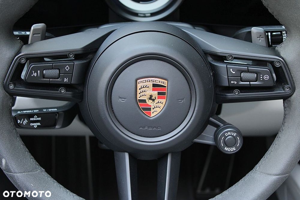 Porsche 911 Carrera 4 GTS - 21