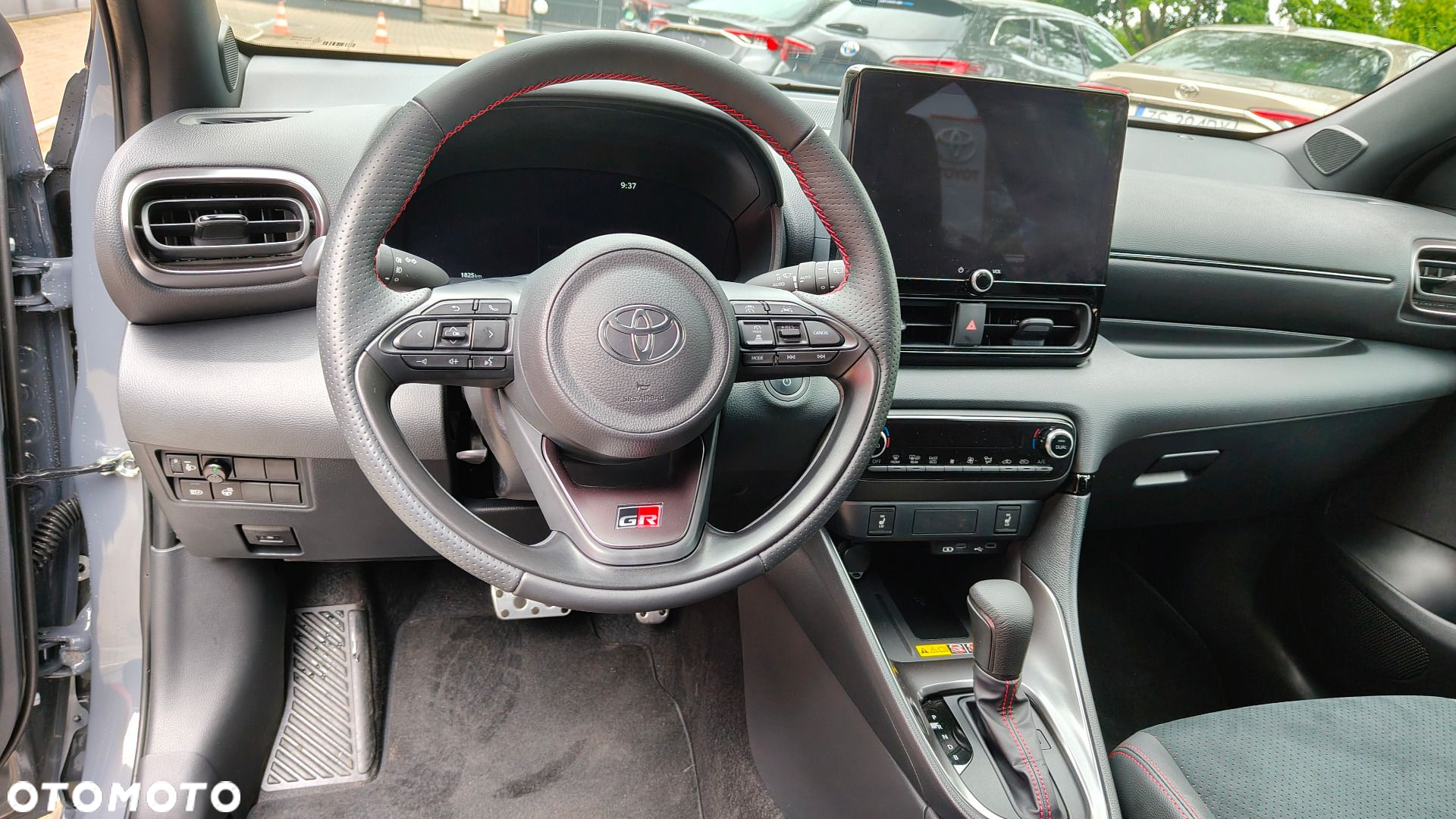 Toyota Yaris Hybrid 1.5 GR Sport - 10