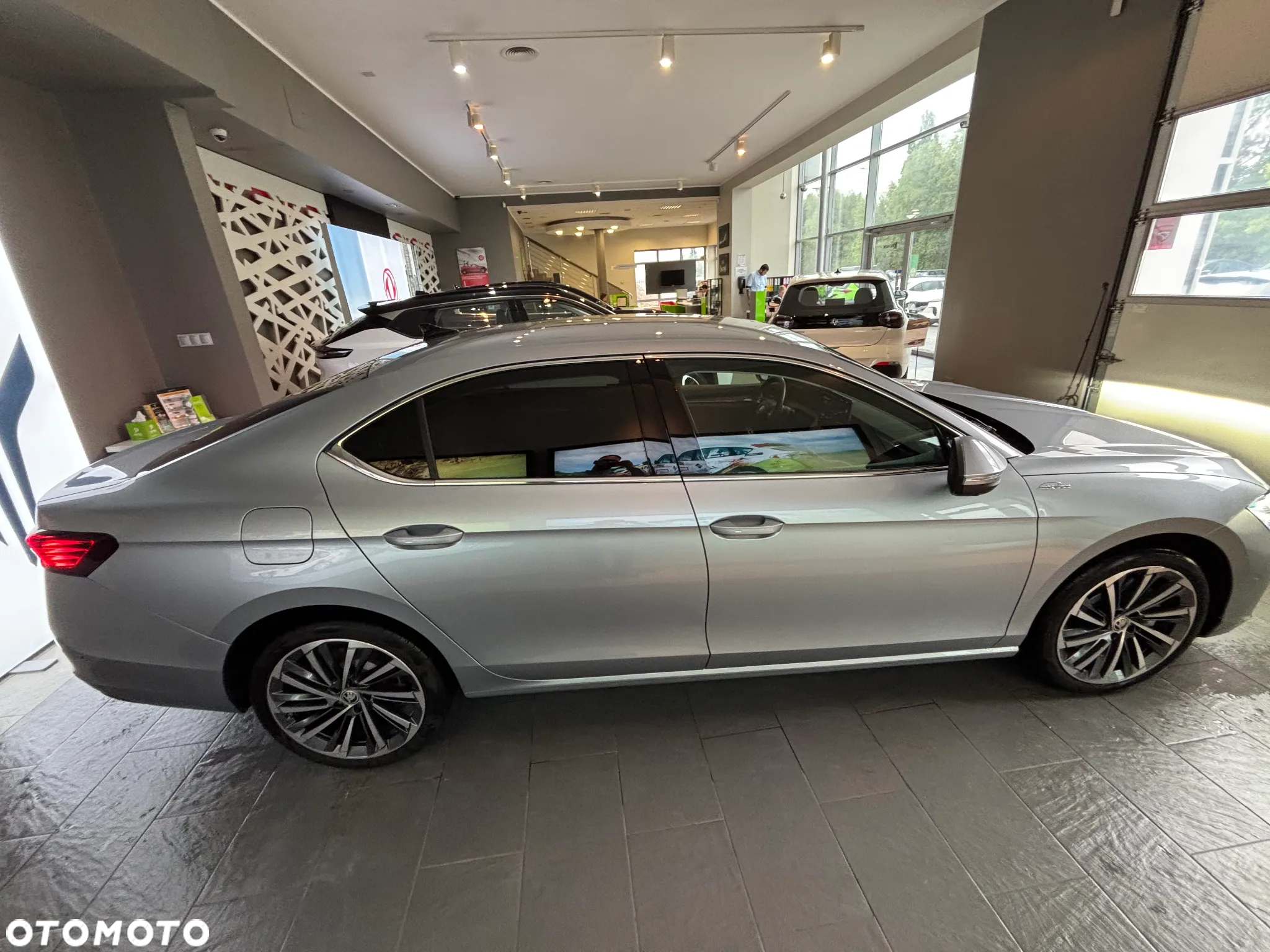 Skoda Superb 2.0 TDI SCR L&K DSG - 10