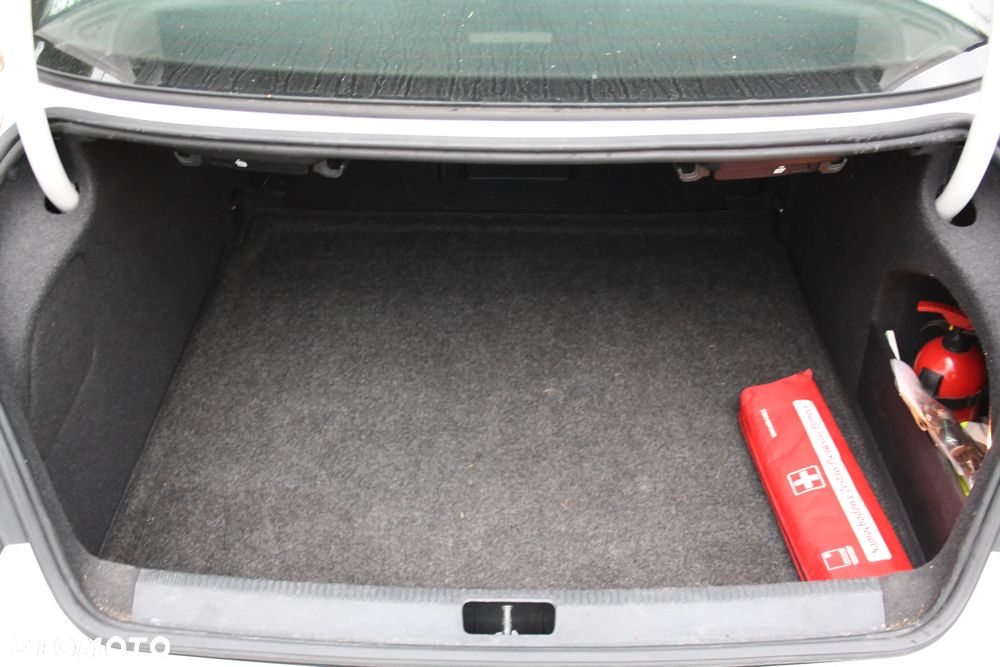 Volkswagen Passat - 14